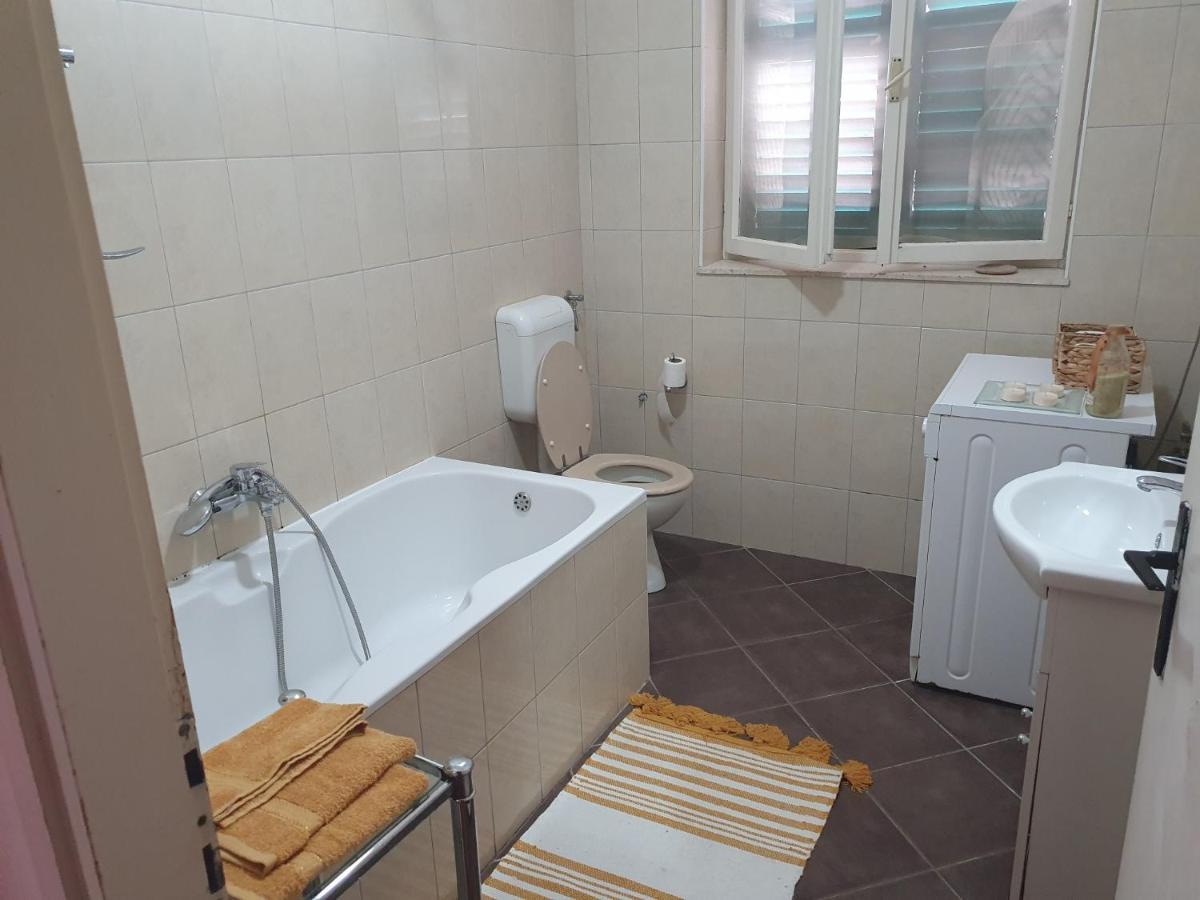 Apartment Lana Трогир Екстериор снимка